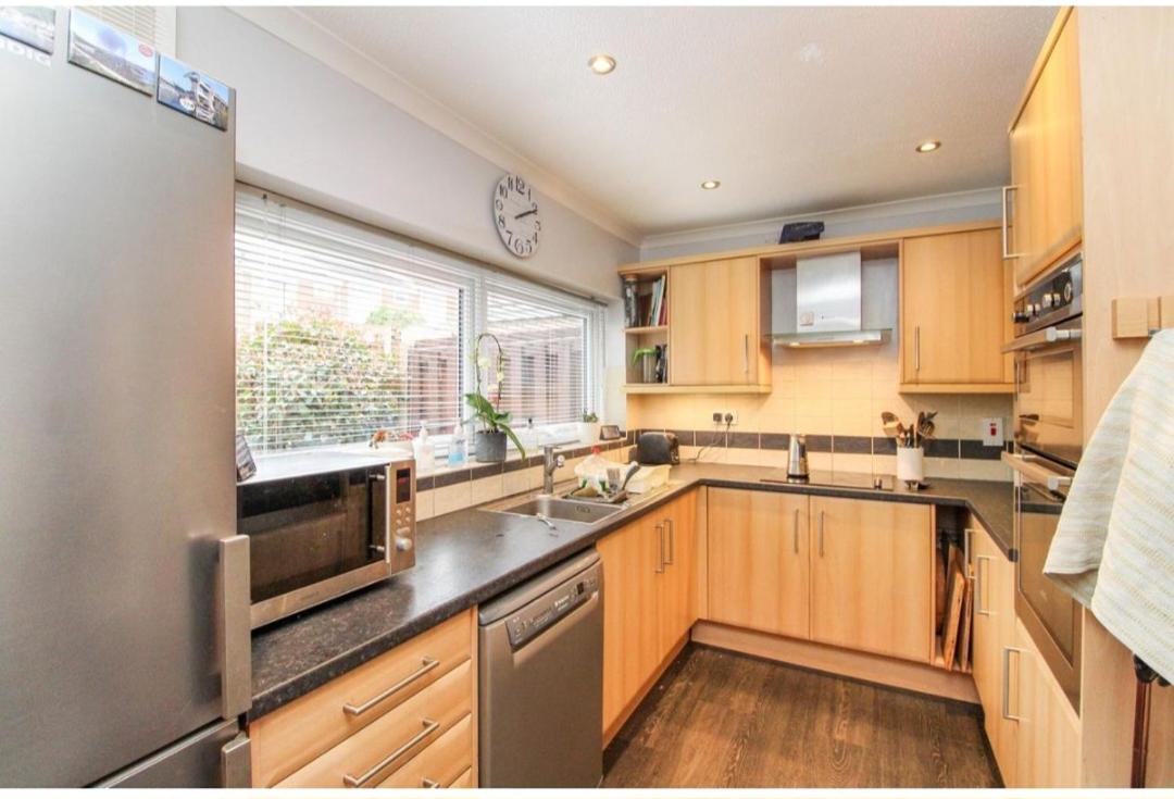 Double Room In Crawley,Gatwick,West Sussex Ifield Dış mekan fotoğraf