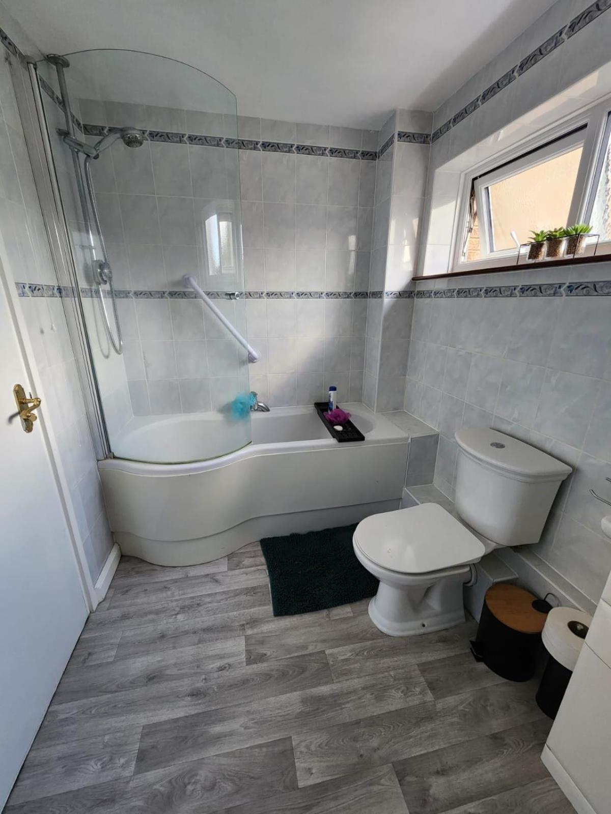 Double Room In Crawley,Gatwick,West Sussex Ifield Dış mekan fotoğraf