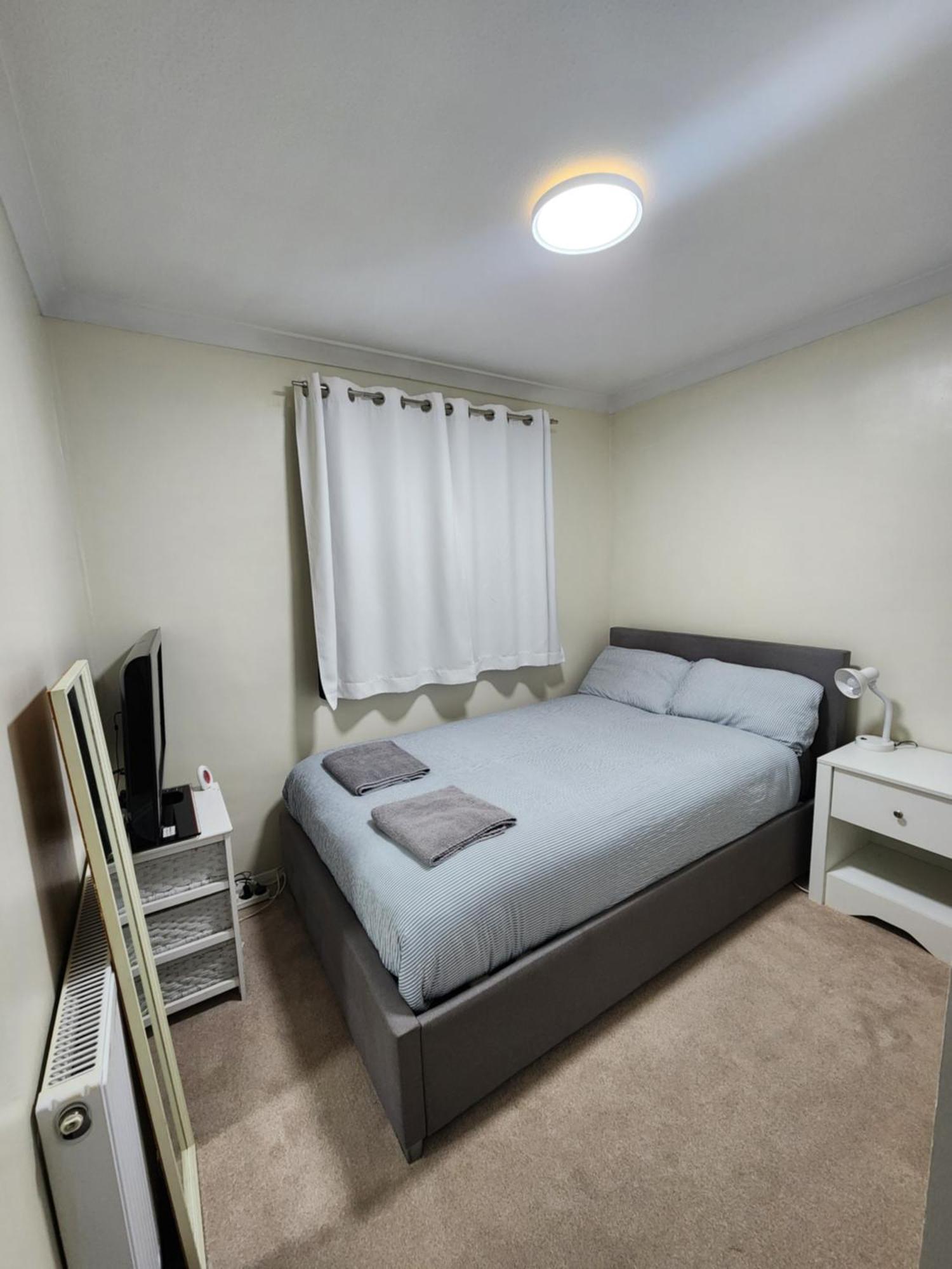 Double Room In Crawley,Gatwick,West Sussex Ifield Dış mekan fotoğraf