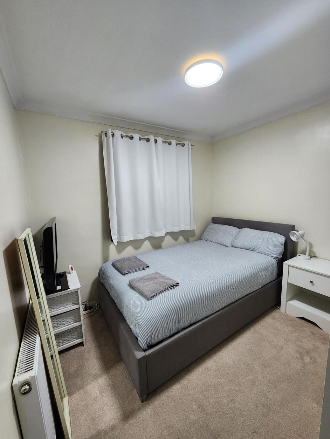 Double Room In Crawley,Gatwick,West Sussex Ifield Dış mekan fotoğraf
